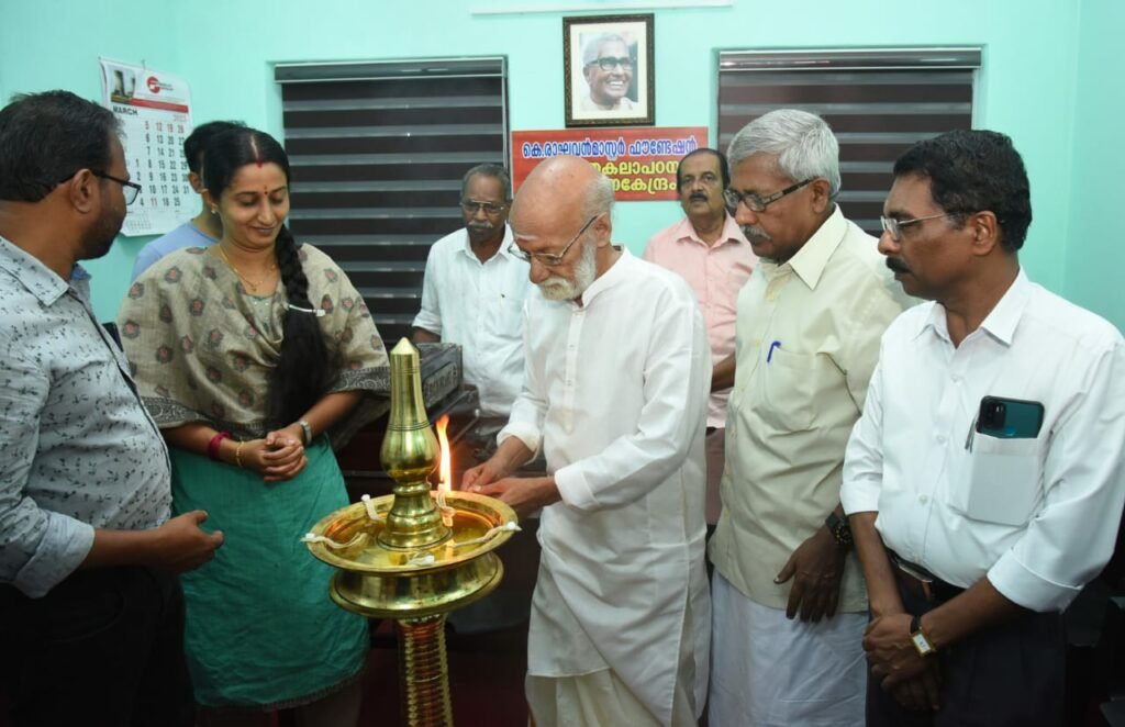 കേന്ദ്രമാണ് വിദ്യാലയം ആരംഭിച്ചത്‌