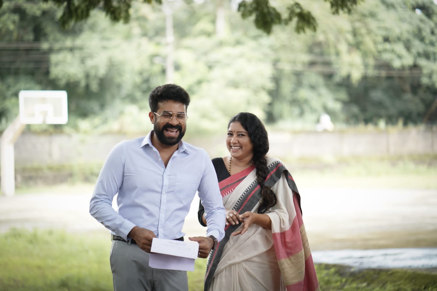 നവാഗതനായ റെജിന്‍ എസ് ബാബു സംവിധാനം ചെയ്ത പെന്‍ഡുലം 16-ന് തിയേറ്ററില്‍