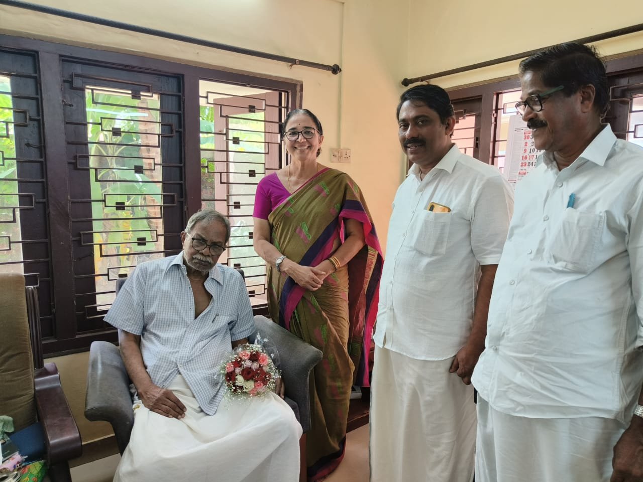 കോഴിക്കോട് കോർപ്പറേഷൻ വജ്രജൂബിലി പുരസ്ക്കാരം  എം.ടി.വാസുദേവൻ നായർക്ക്