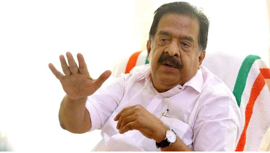 സിദ്ധാര്‍ത്ഥിന്റെ മരണം: മുന്‍എംഎല്‍എ സികെ ശശീന്ദ്രന്‍ ഡിവൈഎസ്പിയെ ഭീഷണിപ്പെടുത്തിയെന്ന് ചെന്നിത്തല