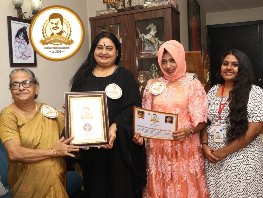 കലാഭവൻ മണി മെമ്മോറിയൽ  അവാർഡ് ബിന്ദു പണിക്കർക്ക് kozhikdoe actress, kozhikode news, actress kozhikode, kozhikode cinema, cinema kozhikode, cinima kozhkode, calicut actress, actress calicut