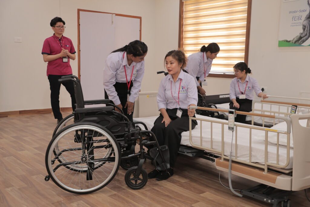 ഒരു ലക്ഷം കെയർഗിവർമാരെ പരിശീലിപ്പിക്കാൻ എൻ‌എസ്‌ഡി‌സി ഇന്‍റർനാഷണൽ