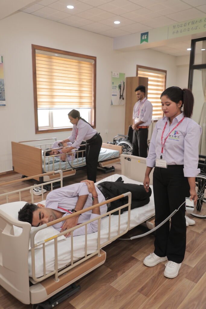 ഒരു ലക്ഷം കെയർഗിവർമാരെ പരിശീലിപ്പിക്കാൻ എൻ‌എസ്‌ഡി‌സി ഇന്‍റർനാഷണൽ