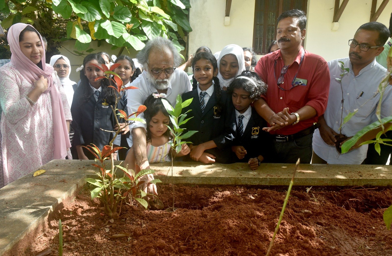 കലാലയങ്ങളെ ഹരിതാഭമാക്കാന്‍ റൂഹിയുടെ 'ട്രീ സ്‌കൂള്‍ നഴ്‌സറി' , kozhikode news, calicut news, best psc coaching center calicut, best psc coaching calicut, silver leaf psc academy kozhikode, silver psc kozhikode, silver academy kozhikode, silver hills academy kozhikode