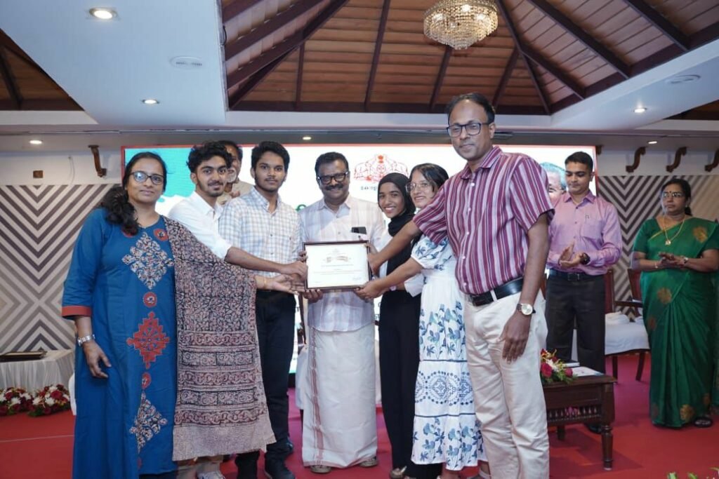 സംസ്ഥാന ഭൂമിത്രസേന ക്ലബ് അവാർഡ്  റഹ്മാനിയ ഹയർ സെക്കന്ററി സ്കൂളിന്