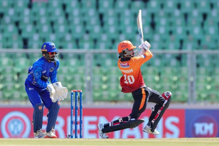 ക്യാപ്റ്റന്റെ ഇന്നിംഗ്സുമായി രോഹൻ കുന്നുമ്മൽ: കൊച്ചിക്കെതിരെ  43 പന്തിൽ 94 റൺസ്, rohan kunnumel, best cricket academy kozhikode, best cricket academy calicut, best psc coaching center kozhikode, best psc coaching center calicut