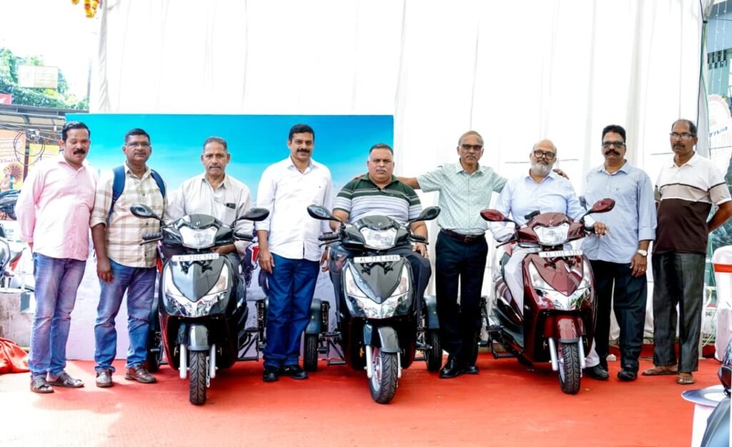 യുദ്ധത്തിൽ അംഗവൈകല്യം സംഭവിച്ച സൈനികർക്ക് മുച്ചക്ര സ്കൂട്ടർ വിതരണം ചെയ്തു, kozhikode psc coaching centre, kozhikode best psc coaching centre, kozhikode best psc coaching centre silverleaf psc academy, calicut psc coaching silverleaf psc academy,