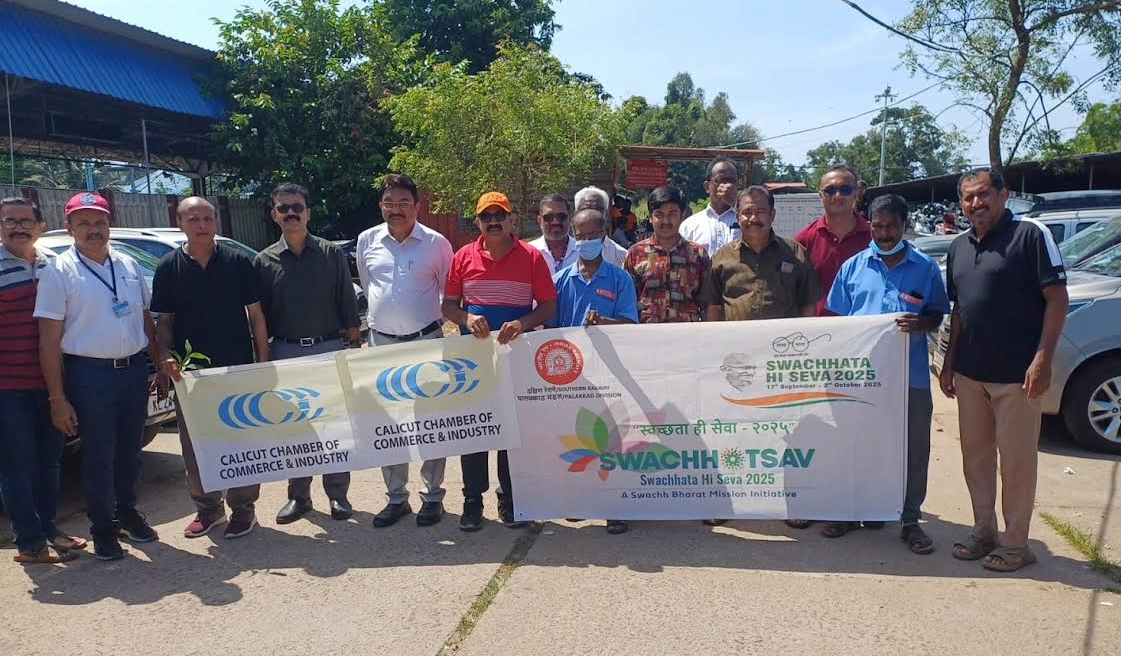 കാലിക്കറ്റ് ചേംബര്‍ ഓഫ് കോമേഴ്‌സ് റെയില്‍വേ സ്റ്റേഷന്‍ ശുചീകരിച്ചു, Kozhikode railway station news Calicut railway station updates Kozhikode train news today Southern Railway Kozhikode news, Kozhikode railway station latest news today Calicut railway station development news Kozhikode train schedule updates Southern Railway Kozhikode division news Kozhikode railway station redevelopment project New trains from Kozhikode railway station, Kerala railway news Kozhikode Malabar railway updates North Kerala train news Kozhikode junction news, Kozhikode railway accident news Kozhikode train delays today Kozhikode railway passenger facilities Kozhikode railway station construction news Indian Railways Kozhikode updates, Kozhikode railway terminal news CLT railway station news, kozhikode news, calicut news, calicutreporter.com, calicutreporterdotcom,