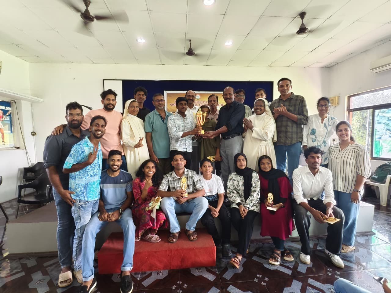 ജില്ലാതല ചെസ് ചാമ്പ്യന്‍ഷിപ്പ്: കരുണ സ്കൂൾ ചാമ്പ്യൻന്മാരായി, Calicut deaf chess championship Kozhikode deaf chess tournament Kerala deaf chess competition District deaf chess championship Calicut Deaf chess players Calicut Sign language chess tournament Kerala Inclusive chess championship Kozhikode Deaf sports Calicut 2025 Para chess tournament Kerala Deaf chess championship in Calicut district Chess tournament for hearing impaired Kozhikode Calicut district deaf and mute chess competition Kerala deaf chess association tournament How to participate in deaf chess championship Calicut Kozhikode deaf chess Calicut district chess events North Kerala deaf chess Malabar region deaf sports Deaf chess federation Kerala Inclusive sports Calicut Para sports championship Kozhikode Deaf athletes Calicut Chess for differently abled Kerala Hearing impaired chess players Silent chess tournament Accessible chess events Special needs chess competition Adaptive sports Calicut calicut news, news calicut, kozhikode news, news kozhikode, calicut repoter, reporter calicut, calicutrepoter, calicutreporter.com, calicutreporterdotcom