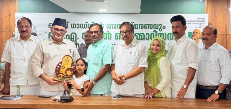 കെ.എ. റഹാമാന്‍ സ്മാരക അവാര്‍ഡ് റൂഹി മൊഹ്‌സബിന് മുനവറലി ശിഹാബ് തങ്ങള്‍ സമ്മാനിക്കുന്നു., Kozhikode news കോഴിക്കോട് വാർത്തകൾ Calicut news Kozhikode latest news കോഴിക്കോട് ലേറ്റസ്റ്റ് ന്യൂസ് Kozhikode district news കോഴിക്കോട് ജില്ല വാർത്ത, Kozhikode breaking news today കോഴിക്കോട് ഇന്നത്തെ വാർത്ത Latest news from Kozhikode Malayalam Kozhikode crime news കോഴിക്കോട് ക്രൈം ന്യൂസ് Kozhikode rain news / കോഴിക്കോട് മഴ വാർത്ത Kozhikode today news Kozhikode local news കോഴിക്കോട് പ്രാദേശിക വാർത്ത Kozhikode politics news വടകര വാർത്ത / Vadakara news (popular sub-area) കോഴിക്കോട് മെഡിക്കൽ കോളേജ് വാർത്ത, Kozhikode news Malayalam Calicut news today Mathrubhumi Kozhikode news Manorama Kozhikode news Kozhikode live news കോഴിക്കോട് ന്യൂസ് ലൈവ് Kozhikode beach news / കോഴിക്കോട് ബീച്ച് വാർത്ത, Kozhikode Medical College news,