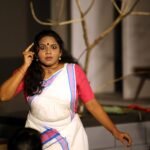 ചാവറ കള്‍ച്ചറല്‍ സെന്ററില്‍ ആര്‍ക്കിടെക്റ്റ് വിദ്യാര്‍ത്ഥി എം. ആര്‍ദ്ര ഒ.എന്‍.വി കവിതകളെ കോര്‍ത്തിണക്കിക്കൊണ്ട് 'അവതരിപ്പിച്ച മരിക്കാത്ത ഭൂമി' ദൃശ്യാഖ്യാനത്തില്‍ നിന്ന്., calicut news kozhikode news കോഴിക്കോട് വാർത്ത, calicut latest news kozhikode latest news today, calicut news today kozhikode news today calicut breaking news kozhikode breaking news calicut today news kozhikode local news, calicut crime news kozhikode accident news calicut weather news / കോഴിക്കോട് മഴ വാർത്ത, kozhikode politics news calicut university news kozhikode airport news, calicut hospital news / health news kozhikode viral news / viral video kozhikode calicut today headlines kozhikode malayalam news calicut live news, mathrubhumi kozhikode news manorama calicut news / manorama kozhikode times of india kozhikode onmanorama kozhikode the hindu kozhikode news twentyfour news kozhikode, കോഴിക്കോട് ന്യൂസ് കോഴിക്കോട് ലേറ്റസ്റ്റ് ന്യൂസ് കോഴിക്കോട് ബ്രേക്കിങ് ന്യൂസ് ചുറ്റുവട്ടം കോഴിക്കോട്, മാതൃഭൂമി കോഴിക്കോട് വാർത്ത,