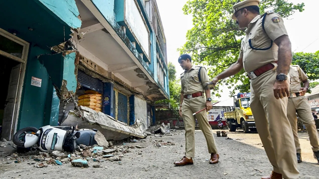തൊഴിലാളി കുടുംബങ്ങൾക്ക് 25 ലക്ഷം രൂപ വീതം നഷ്ടപരിഹാരം നൽകണം: എസ്.ടി.യു, Kozhikode news Calicut news Kozhikode latest news Calicut latest news Kozhikode breaking news Calicut breaking news, Kozhikode Kerala news Calicut Kerala news today News in Kozhikode Latest news from Calicut Kozhikode today news, Kozhikode crime news Calicut police news Kozhikode accident news Calicut today news Malayalam Kozhikode weather news Calicut local news Breaking news Kozhikode today Kozhikode district news Calicut live news News Kozhikode Malayalam, കോഴിക്കോട് വാർത്ത (Kozhikode vartha) കാലിക്കറ്റ് ന്യൂസ് (Calicut news in Malayalam script) കോഴിക്കോട് ലേറ്റസ്റ്റ് ന്യൂസ്, calicutreporter.com, calicutreporter.com