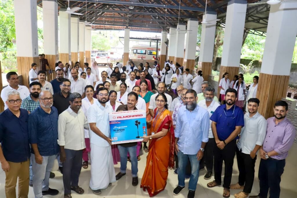 ഹെല്പിങ് ഹാൻഡ്‌സ് ചാരിറ്റബിൾ ട്രസ്റ്റ്‌ കുതിരവട്ടം മാനസിക ആരോഗ്യ കേന്ദ്രത്തിൽ ഉപകരണ വിതരണം നടത്തി